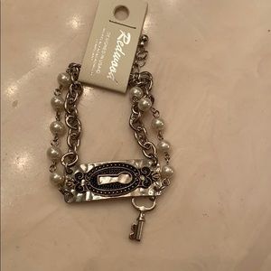 Lock and key bracelet with pearl and silver chain
